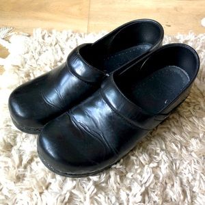 Dansko clog black leather 40 / sz9